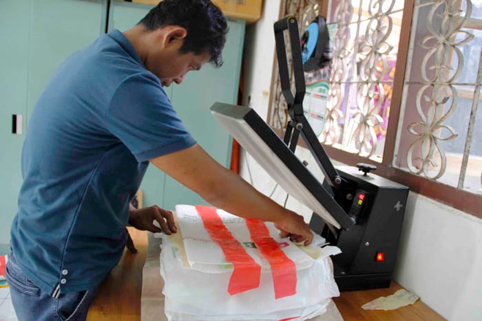 Making-laminated-bags Making-laminated-bags