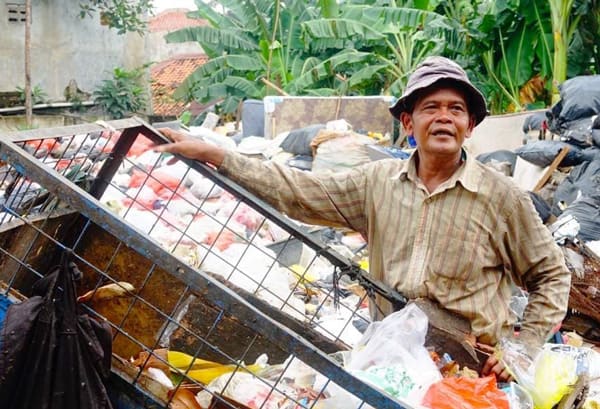 Male-trash-collector Male-trash-collector